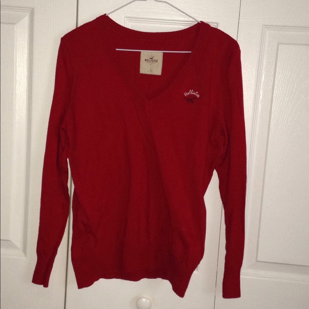 HOLLISTER: a red sweater